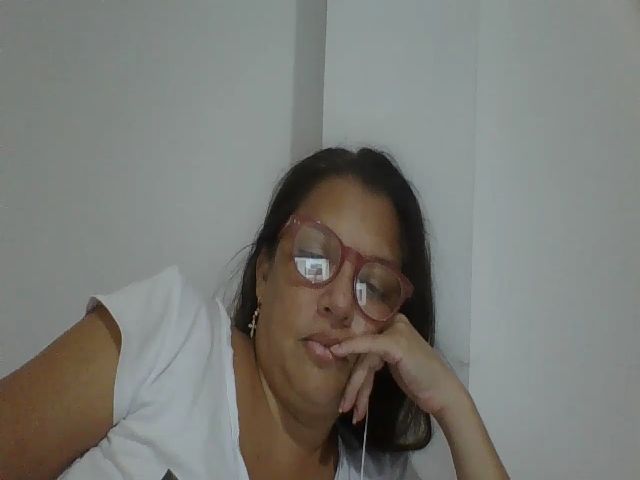 Live sex webcam photo for SweetLola01 #269338530