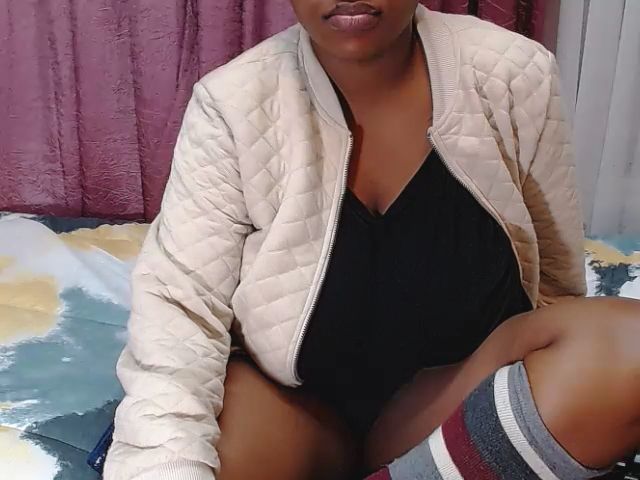 Live sex webcam photo for Ebonyboobz4u #269354676