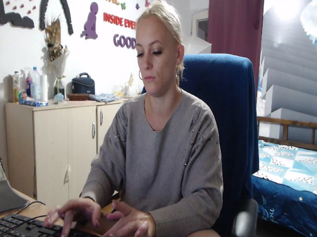 Live sex webcam photo for LiaMelanyy #269352397
