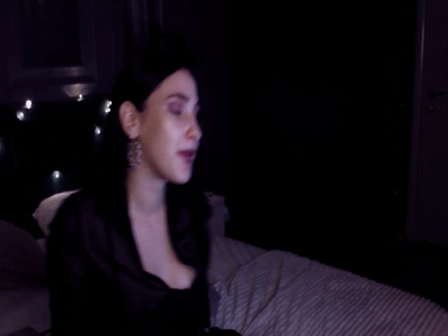 Live sex webcam photo for VictoriaLein #269337629