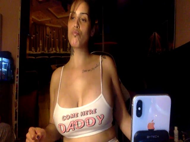 Live sex webcam photo for CubanaBoricua #269348283