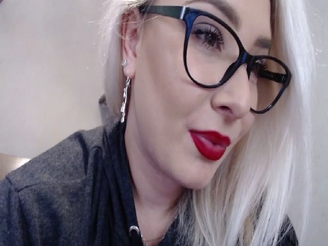 Live sex webcam photo for LongTongue_D #269346309