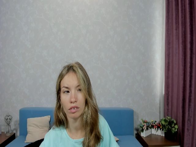 Live sex webcam photo for LindaReyy #269342110