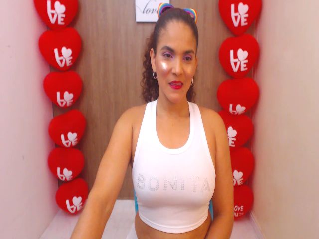 Live sex webcam photo for Cristine_blue #269337765