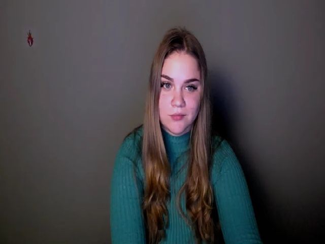 Live sex webcam photo for KenzieX_ #269337439