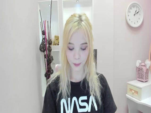 Live sex webcam photo for VeronicaRangy #269354243