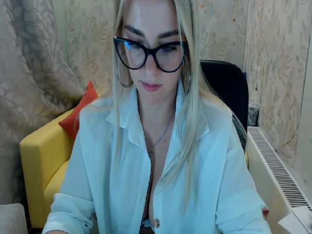 Live sex webcam photo for MariaBella20 #269339163