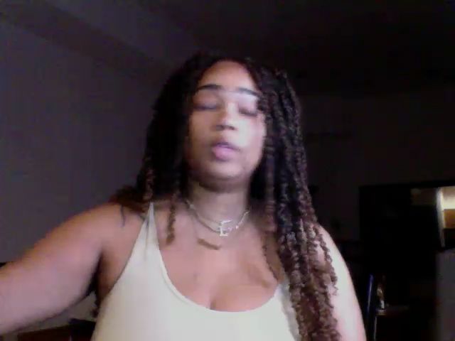 Live sex webcam photo for HoneyBusty69 #269337270