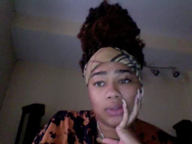 Live sex webcam photo for HoneyBusty69 #269346980