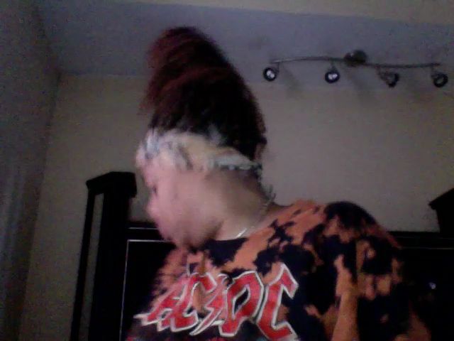 Live sex webcam photo for HoneyBusty69 #269347094