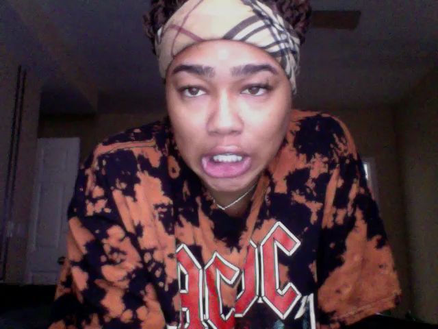 Live sex webcam photo for HoneyBusty69 #269347200