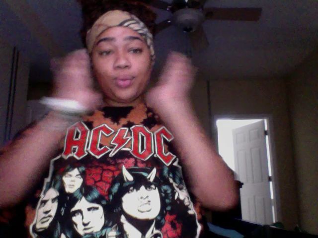 Live sex webcam photo for HoneyBusty69 #269347400