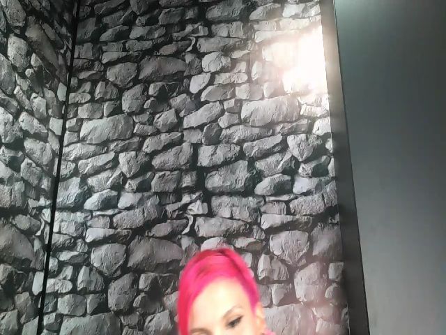 Live sex webcam photo for QweenSG #269339676