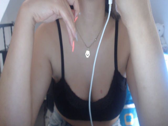 Live sex webcam photo for LAURA_VELIS #269352135