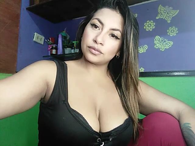 Live sex webcam photo for Cinamongirl21 #269353248