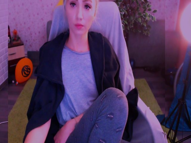 Live sex webcam photo for Blondedirty94 #269343338