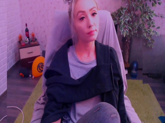 Live sex webcam photo for Blondedirty94 #269343618