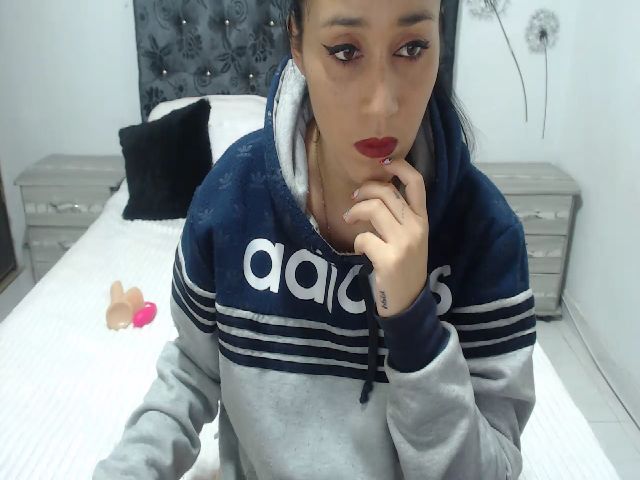 Live sex webcam photo for Renata_Lozada #269341972