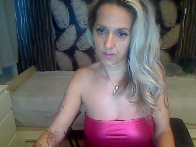 Live sex webcam photo for MilfHorny #269348540