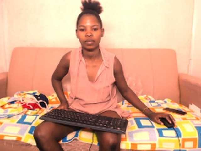 Live sex webcam photo for Eboneygold694 #269340983