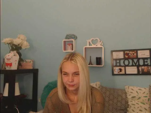 Live sex webcam photo for AnnaHappy18 #269361450