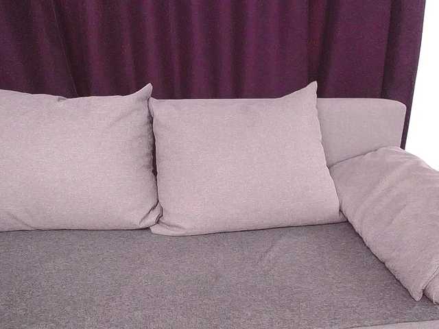 Live sex webcam photo for O-Queen #269365559