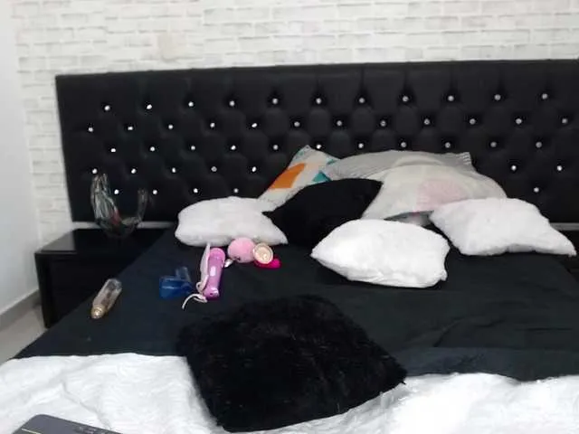 Live sex webcam photo for MeganHills #269356076