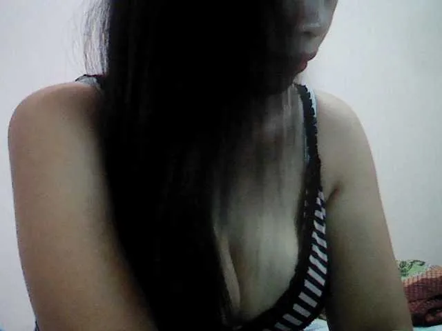Live sex webcam photo for HottiessOne #269365712