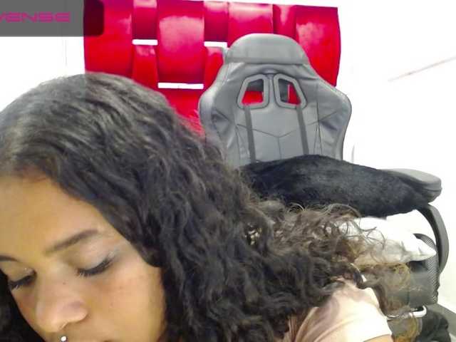 Live sex webcam photo for jamaicaawolf #269361326