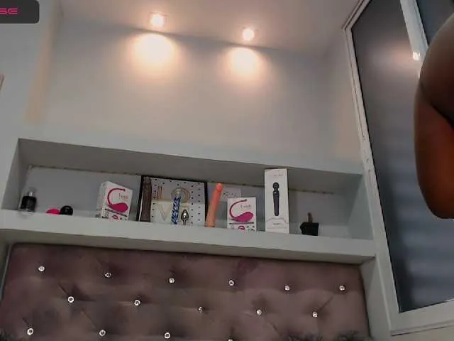 Live sex webcam photo for Agatha-69 #269366162