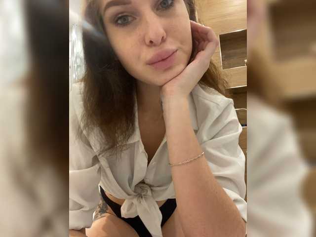 Live sex webcam photo for Sweet-Emma-1 #269360593