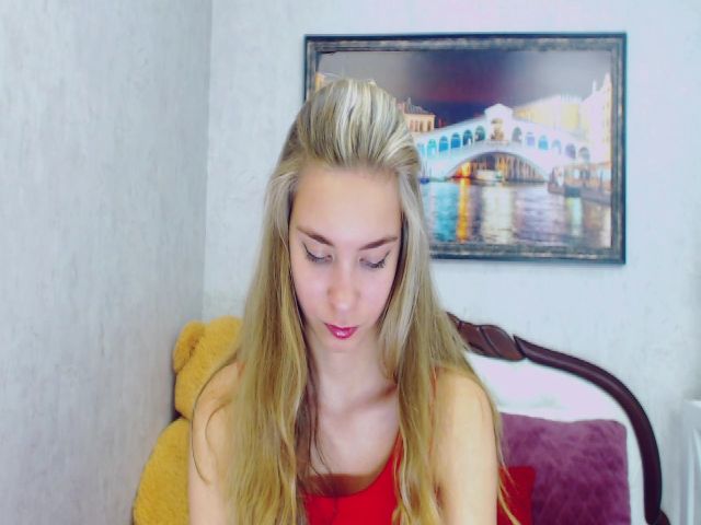 Live sex webcam photo for RossandaShy #269363520