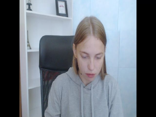 Live sex webcam photo for SshyTeen #269360134