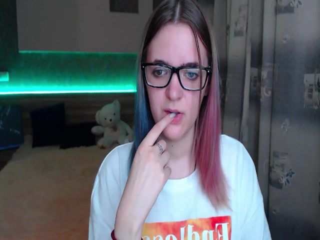 Live sex webcam photo for Ella_Hudson #269368413