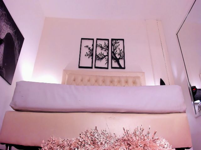 Live sex webcam photo for Mackenzie__20 #269359402