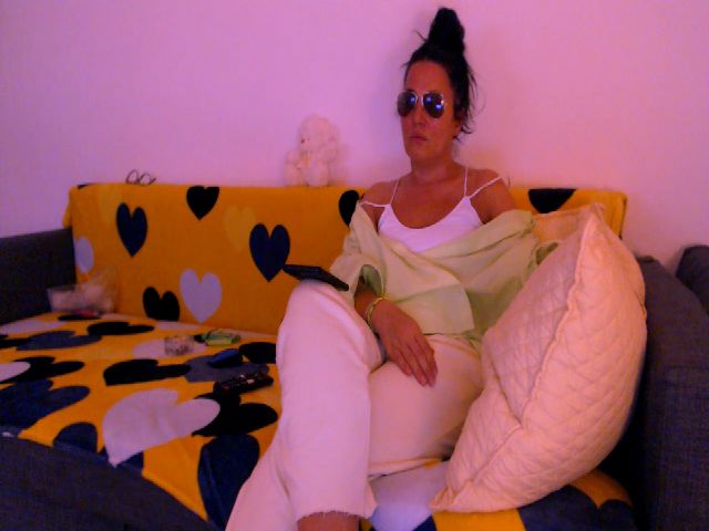Live sex webcam photo for Isabeladoll #269369495