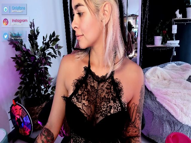 Live sex webcam photo for Ramonarios #269369187