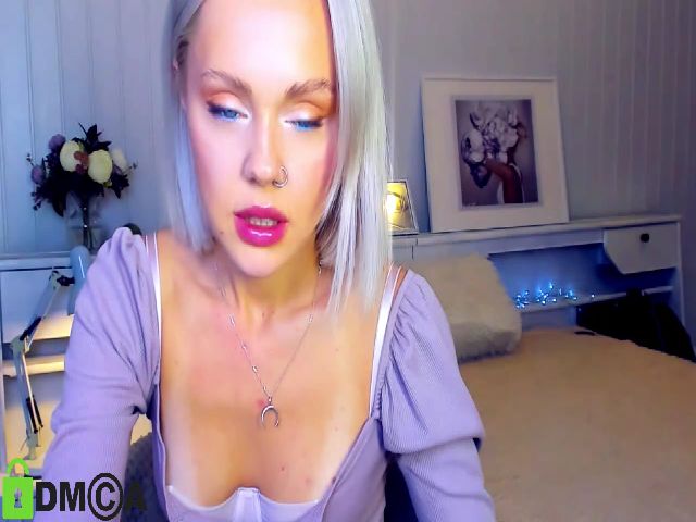 Live sex webcam photo for LisaJun #269367956