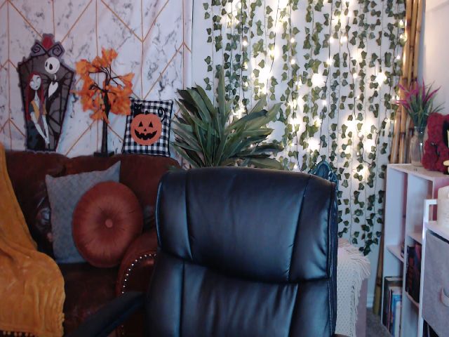 Live sex webcam photo for AudryLikes #269357274