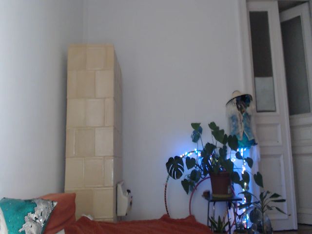 Live sex webcam photo for PetitePinkie #269375520