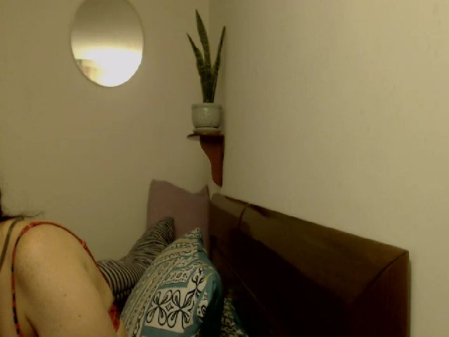 Live sex webcam photo for isabellazee2 #269357334