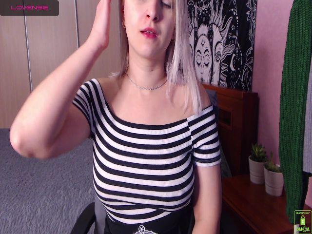 Live sex webcam photo for MissAgata #287869161