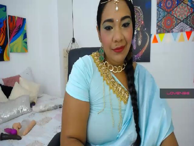 Live sex webcam photo for IndianMama #269366415