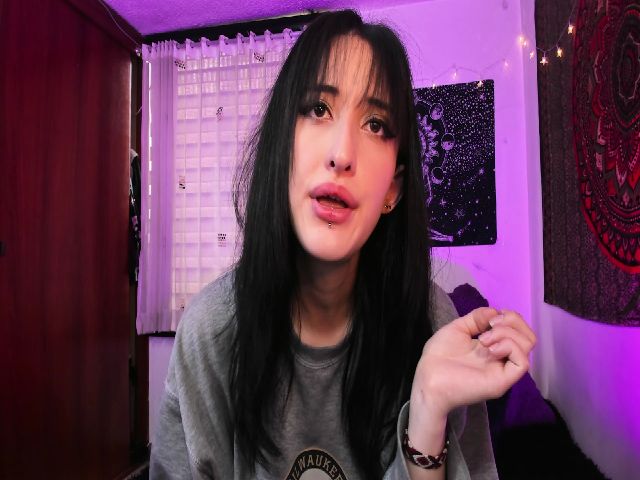 Live sex webcam photo for Evee_j #269370209