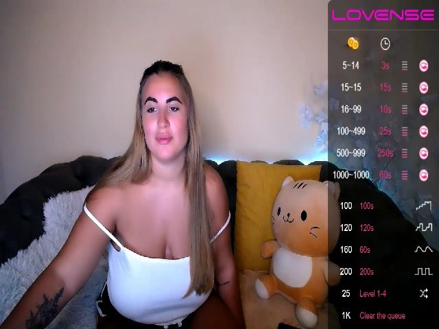 Live sex webcam photo for HarleyQuinnX_ #269372533