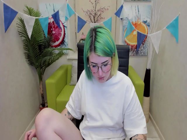 Live sex webcam photo for EllieSmile #269374340