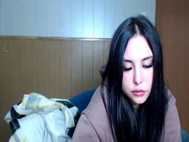 Live sex webcam photo for EmillyWillis #269360244