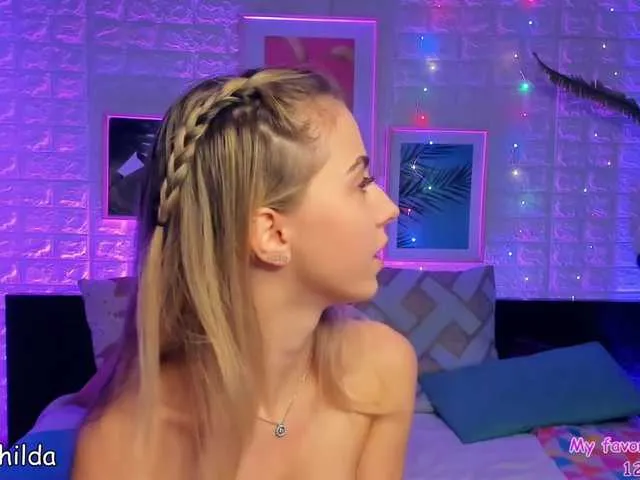 Live sex webcam photo for LisaBellic #269365560