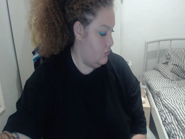 Live sex webcam photo for Smiley_doll #269373757