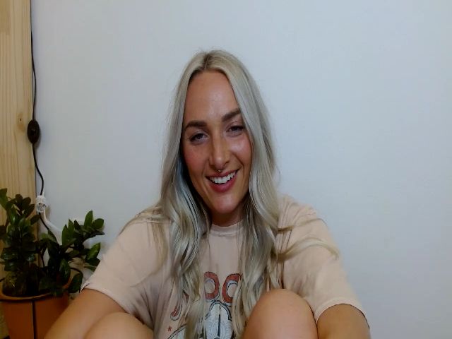 Live sex webcam photo for OliviaQuinnn #269358764